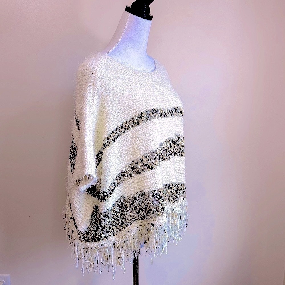 NWT Anthropologie Moth Crewneck Ivory with Metallic Thread Poncho Size Small - Picture 5 of 15